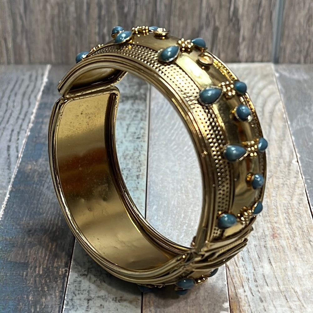Antique Gold Tone Hinged Clamper Bangle Bracelet.